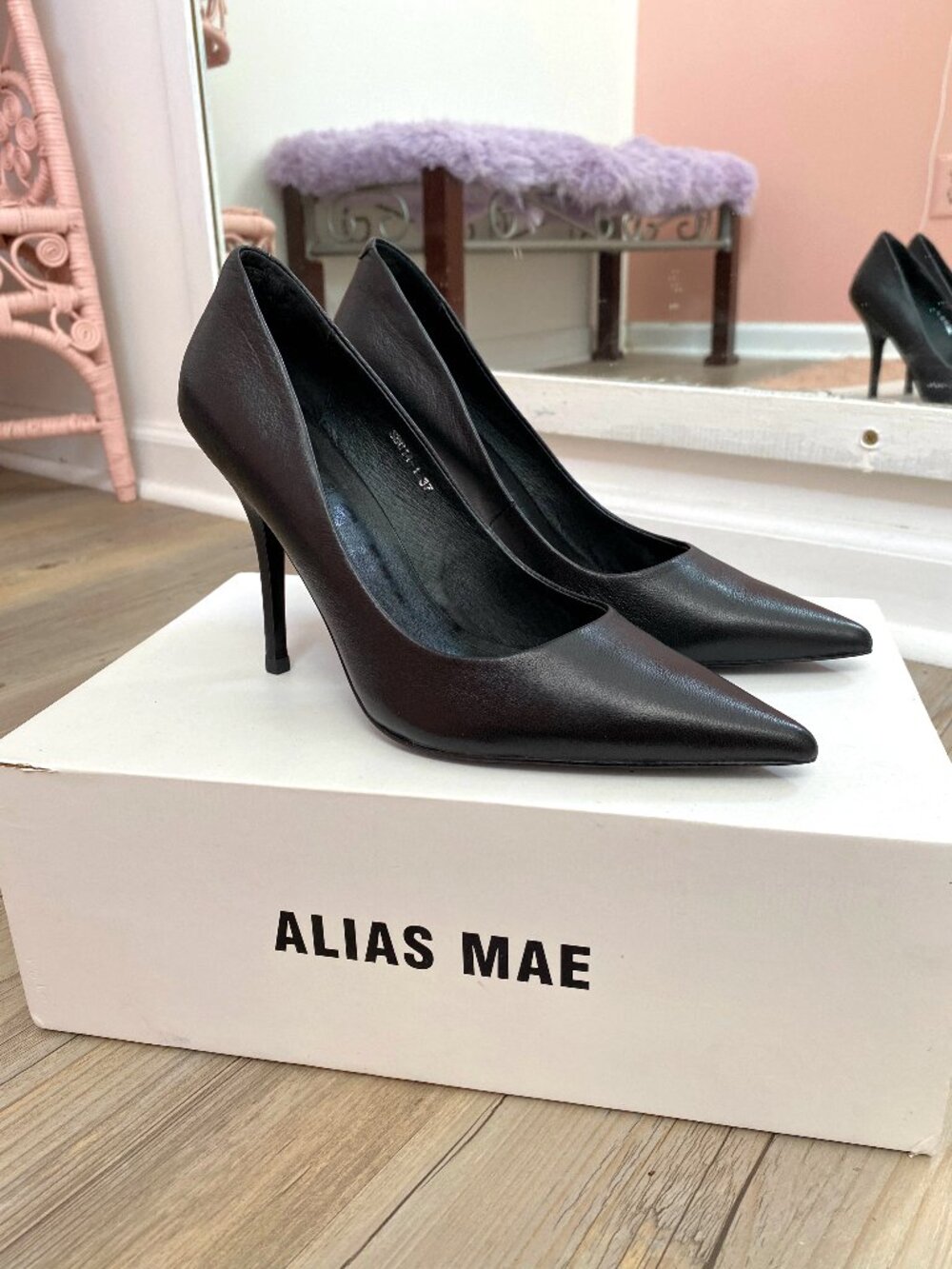 Alias Mae Black Pointed Toe Stiletto Pump Heels - Size 37